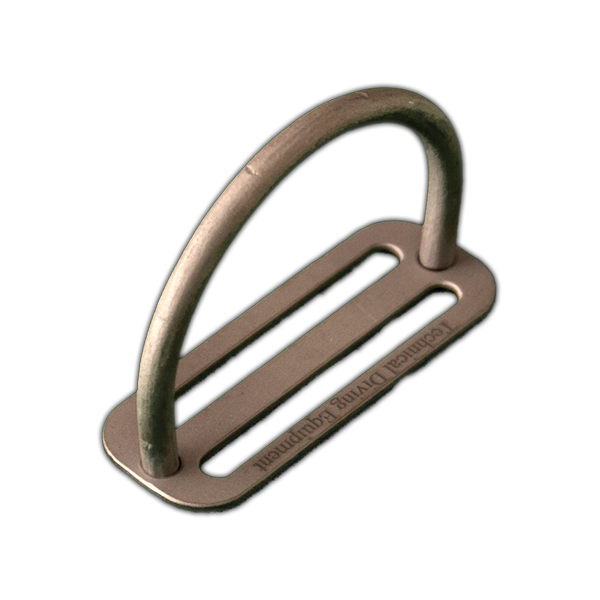 D-кольцо на двущелевой пластине 90 градусов TITAN